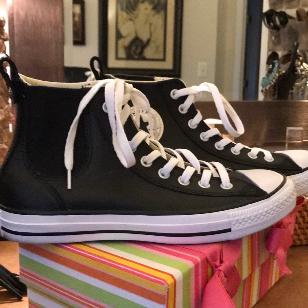 Converse Tennis Shoes